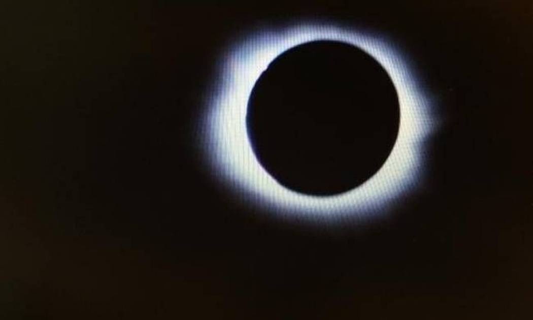 BBC: Η στιγμή της ολικής έκλειψης