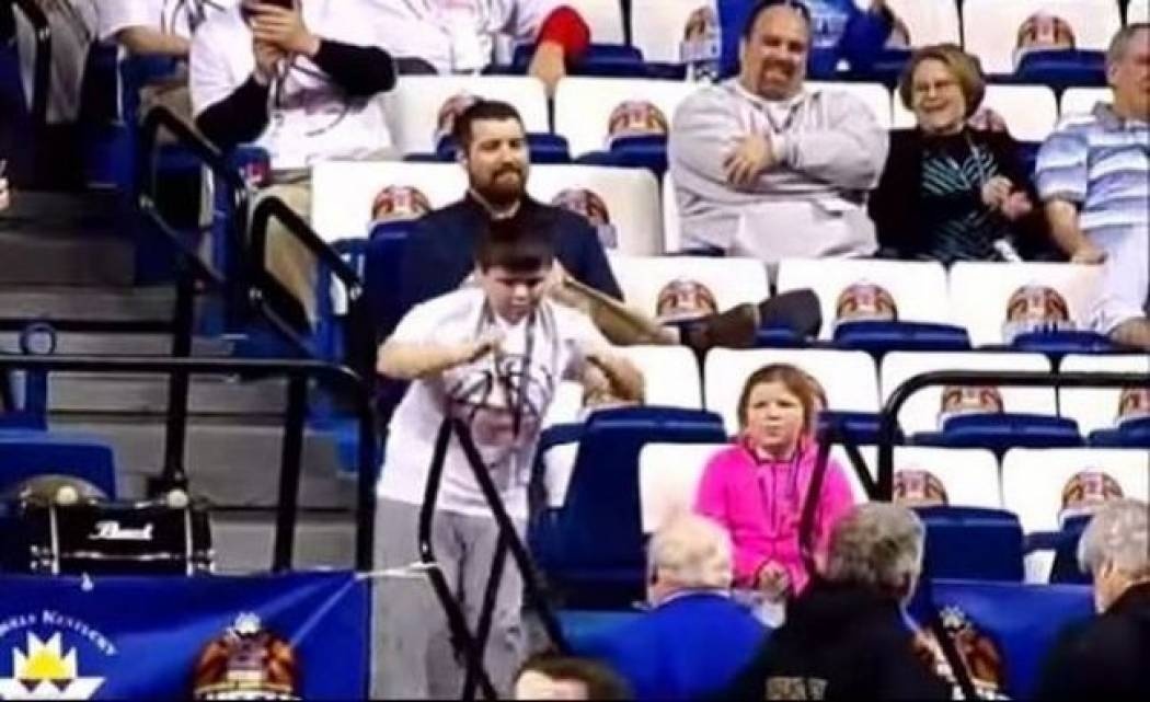 Ο χορός αυτού του νεαρού αγοριού θα σας εντυπωσιάσει! Δείτε το βίντεο που έγινε viral μέσα σε μία νύχτα!