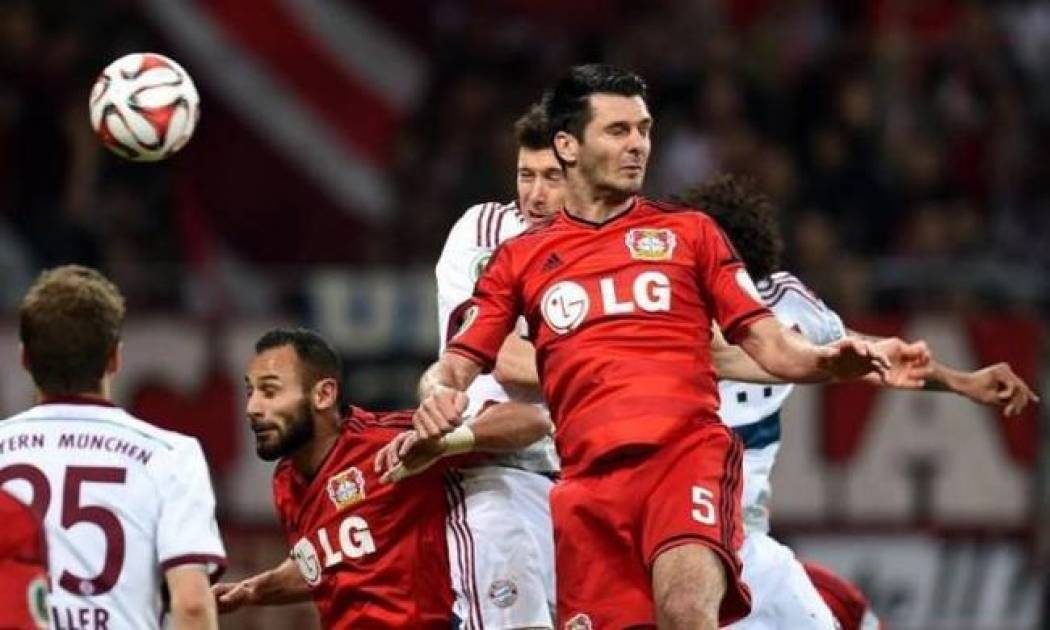 Μπάγερ Λεβερκούζεν: «Ξυλοκόπησε» σεκιουριτά ο Σπάχιτς! (video)