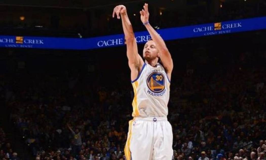 NBA: Ρεκόρ στα τρίποντα ο Κάρι (videos)