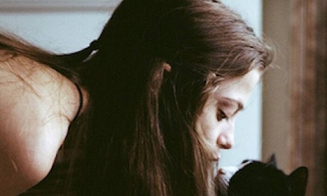 Προτιμάς τη μοναξιά; Καλύτερα όχι! 4 βήματα για να γίνεις πιο κοινωνική