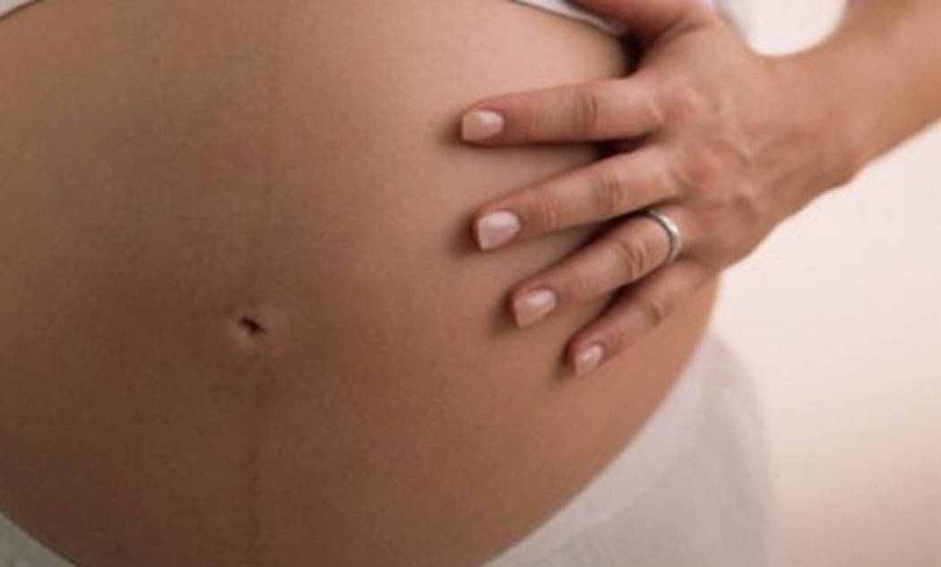 Linea Negra: Όλα όσα πρέπει να γνωρίζετε για την σκούρα γραμμή στην κοιλιά της εγκύου