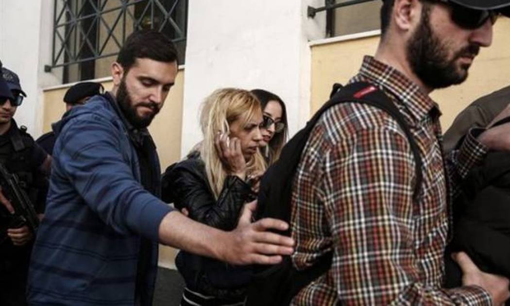 Στη φυλακή και η μητέρα της Άννυ