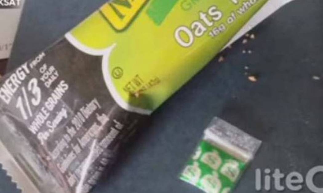 Βρήκε σακουλάκι γεμάτο κοκαΐνη στη μπάρα δημητριακών της