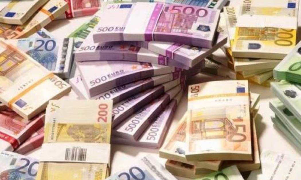 Ξαφνικά... έβρεξε λεφτά