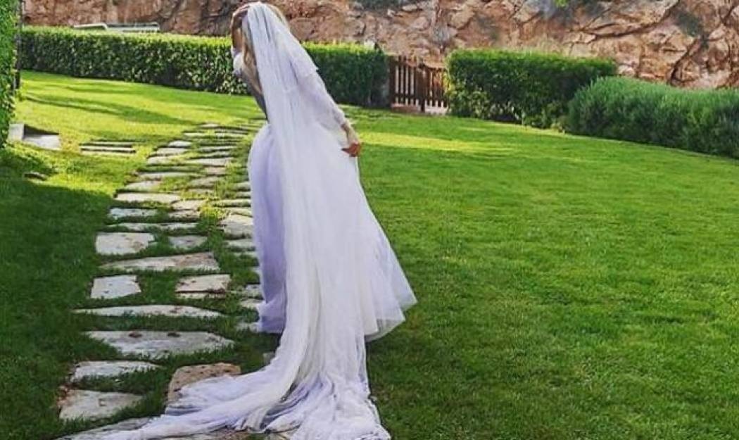 Δε θα πιστεύετε ποια νύφη το έσκασε στη Βουλιαγμένη!