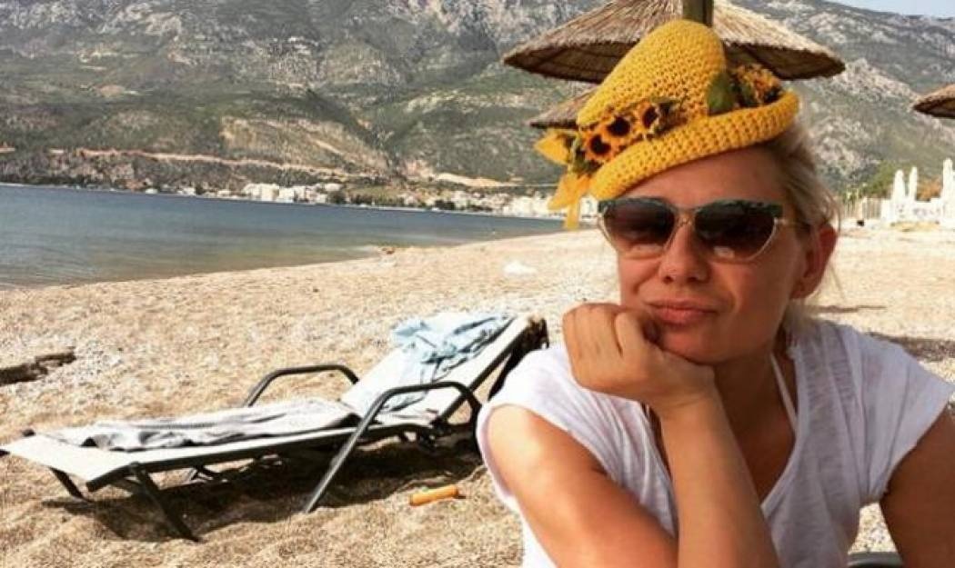 Η Κατερίνα Καραβάτου κάνει ακροβατικά (φωτό)