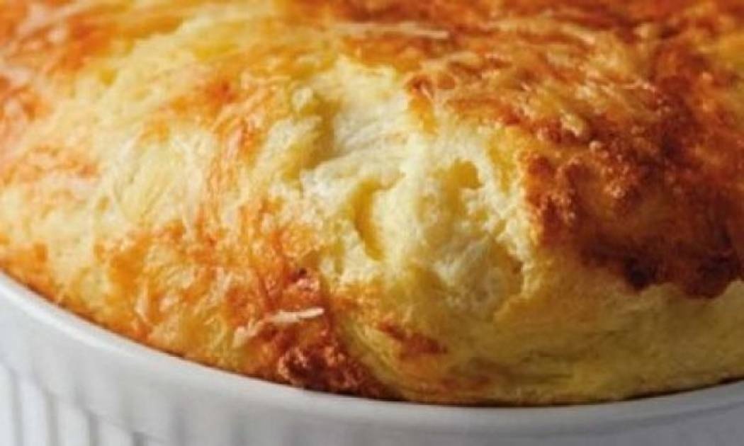 Συνταγή για το πιο νόστιμο κι εύκολο σουφλέ τυριών!