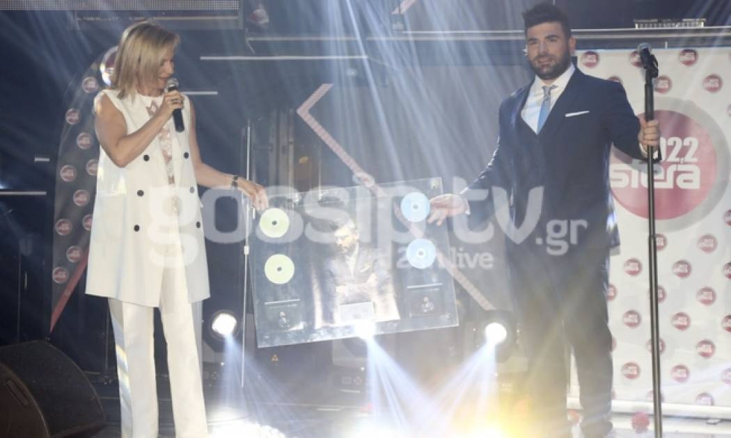 Απονομή πλατινένιου δίσκου στον Παντελή Παντελίδη