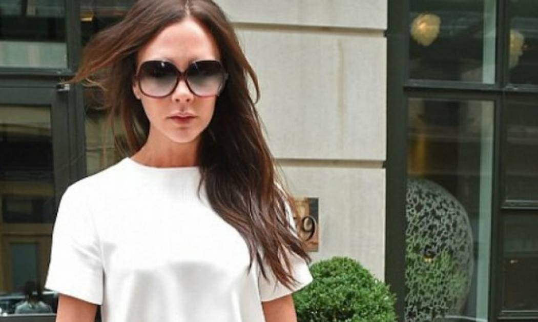 Η Victoria Beckham με την ωραιότερη floral φούστα του καλοκαιριού