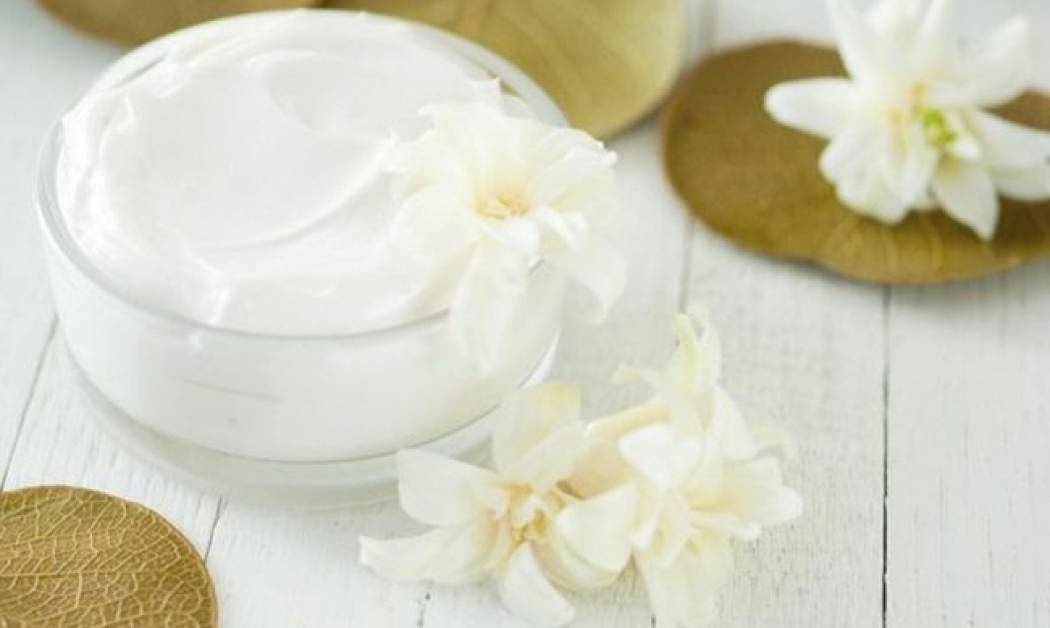 Φτιάξτε τη δική σας χειροποίητη ενυδατική κρέμα για το σώμα με 4 μόνο υλικά!