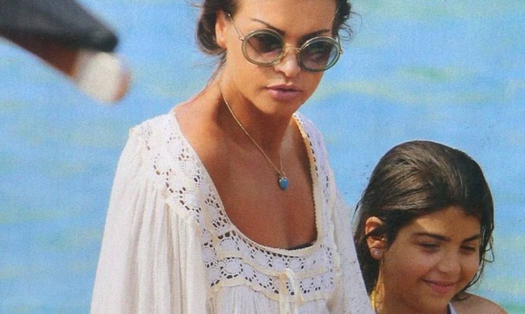 Λοτσάρη-Πασχάλη: Οι κουμπάρες πήγαν παραλία!