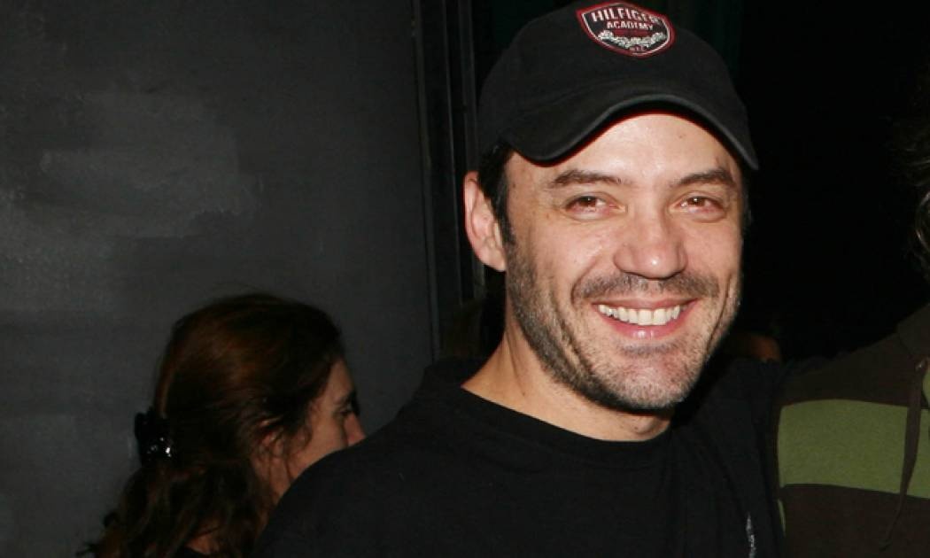 Θάνος Καλλίρης: «Ήμασταν δύο γνωστοί αλλά εντελώς άφραγκοι τραγουδιστές…»