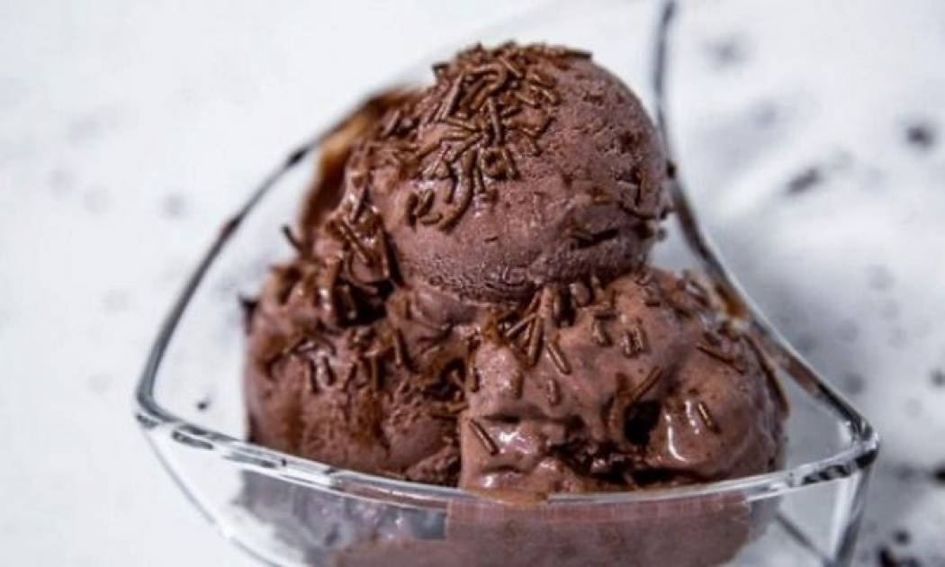 Συνταγή για το πιο εύκολο παγωτό μερέντα με 5 υλικά!