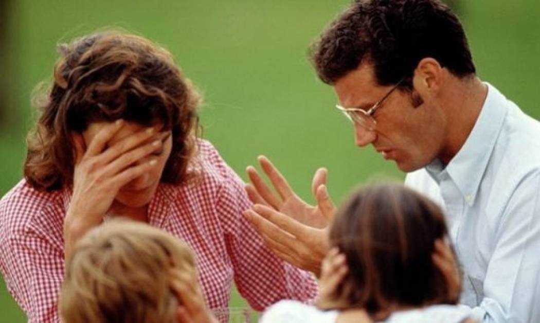 Οικονομική κρίση: Πώς μπορεί να επηρεάσει τη σχέση του ζευγαριού και τη σχέση γονιών-παιδιού!