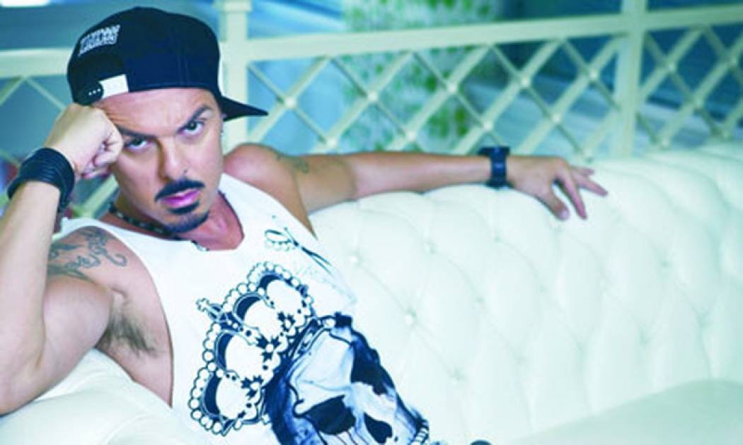 Νίκος Βουρλιώτης: «Δε σ’ αρέσω; Μη μ’ ακούσεις ποτέ»