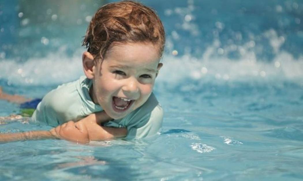 Ένα αγόρι πέθανε, μια ώρα μετά αφότου κολύμπησε σε πισίνα. Γονείς δείτε αυτό το βίντεο!