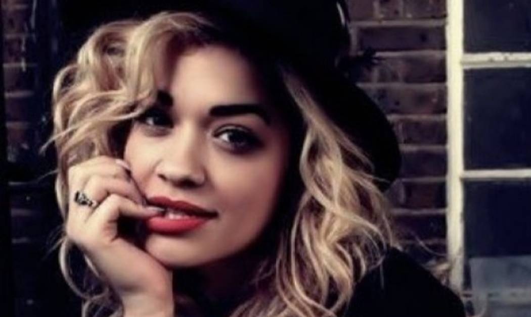 Tips για να περιποιηθείτε τα σγουρά μαλλιά σας, από τον hairstylist της Rita Ora!