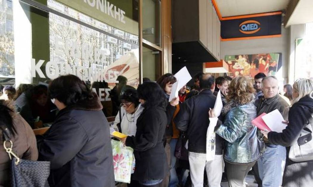 Capital Controls: Πώς θα πάρουν τα επιδόματά τους οι άνεργοι που δεν έχουν κάρτα ΑΤΜ