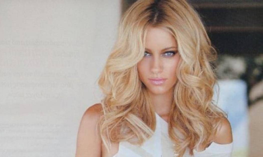 H νέα φωτογράφηση της Δούκισσας Νομικού με μαγιό