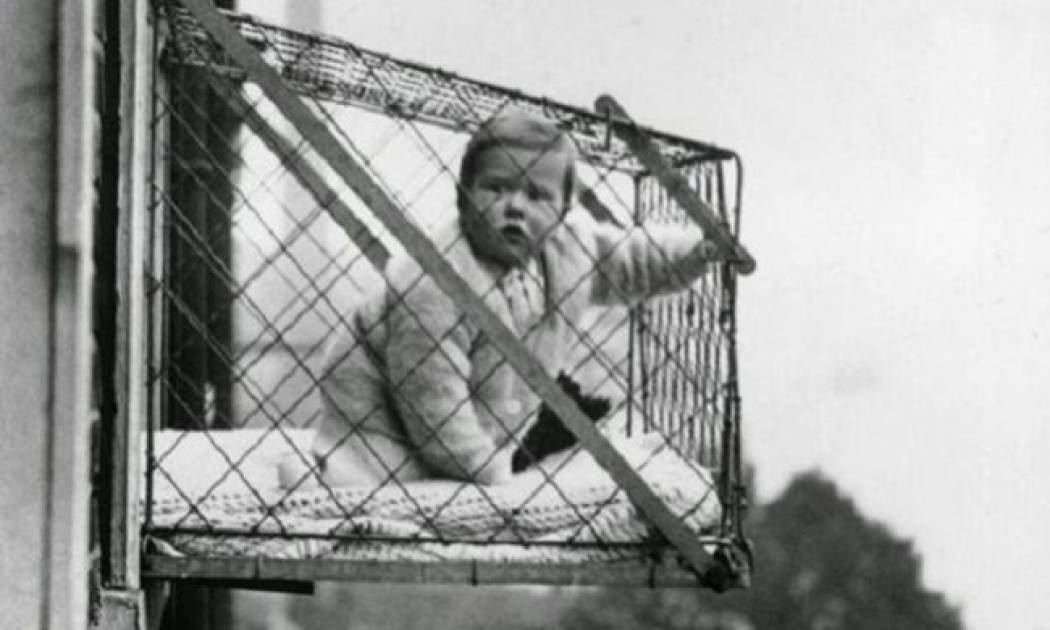 «Κλουβί για μωρά;» και όμως υπήρχε! (εικόνες και βίντεο)