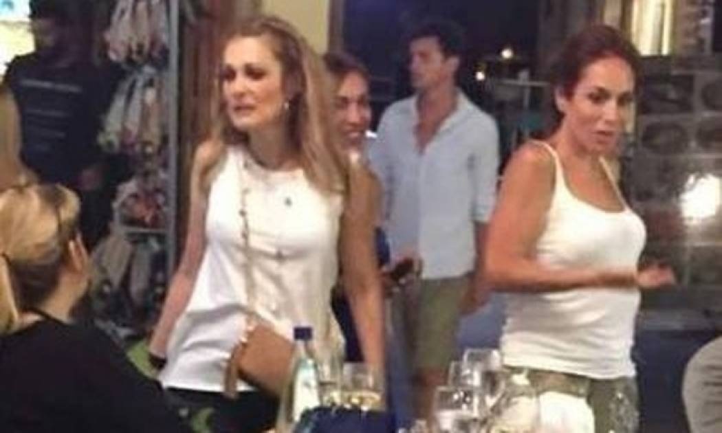 Η Θεοδωρίδου χωρίς ρετούς στην παλιά πόλη της Ρόδου (Nassos Blog)