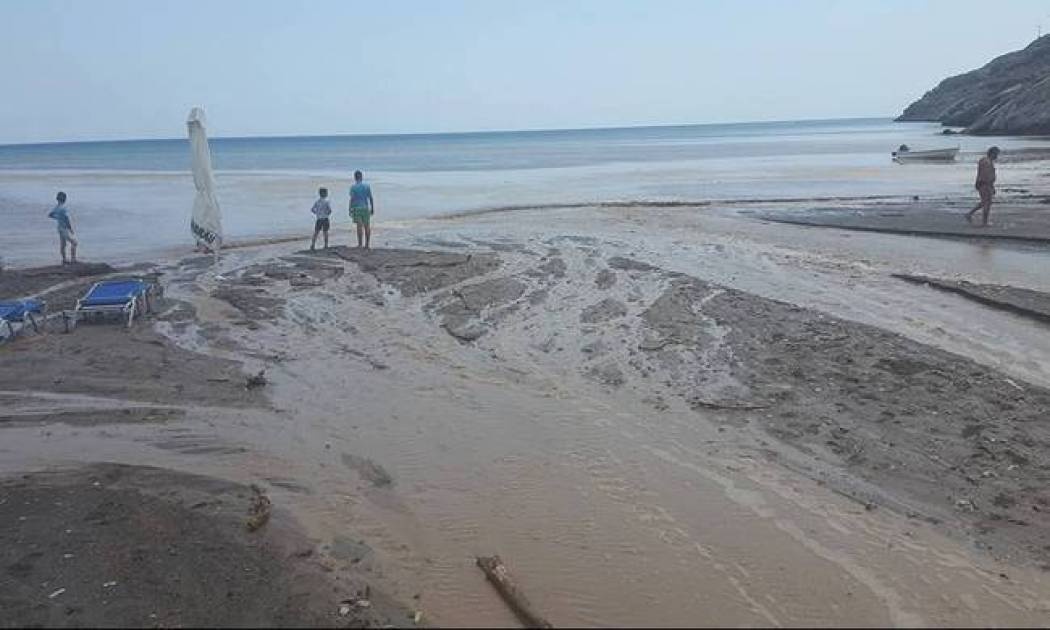 Ξαφνικό μπουρίνι «έπνιξε» την Κρήτη (photos&video)