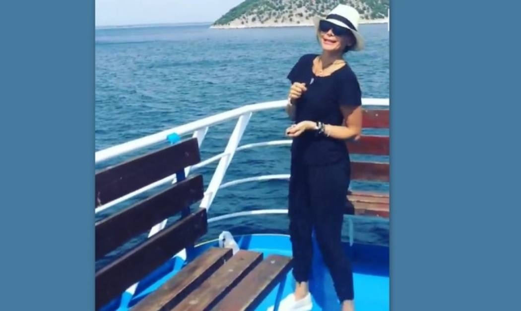 Η Δέσποινα Βανδή ταΐζει τους γλάρους!