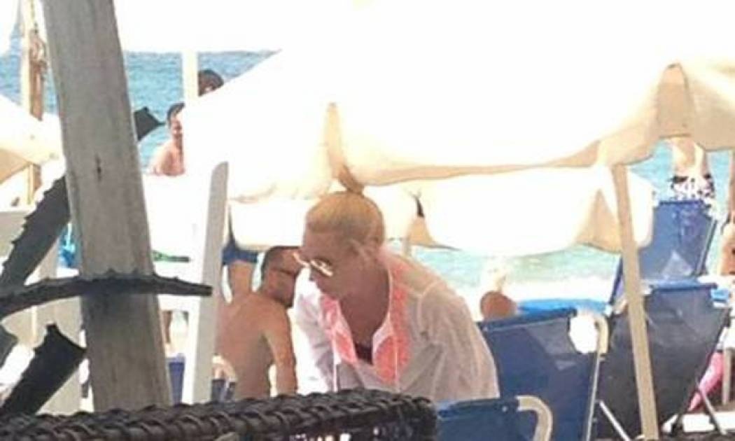 Έλενα Τσαβαλιά: Αρετουσάριστη και σέξι στη Νάξο