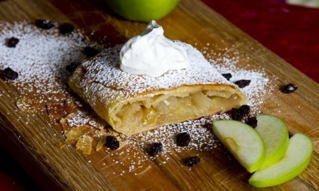 Συνταγή για πεντανόστιμο στρούντελ με μήλο και κανέλα