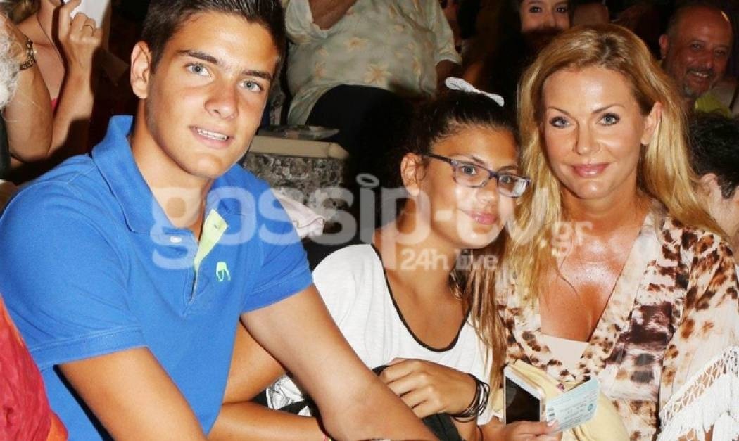 Έμυ Λιβανίου: Στην Επίδαυρο με τα παιδιά της