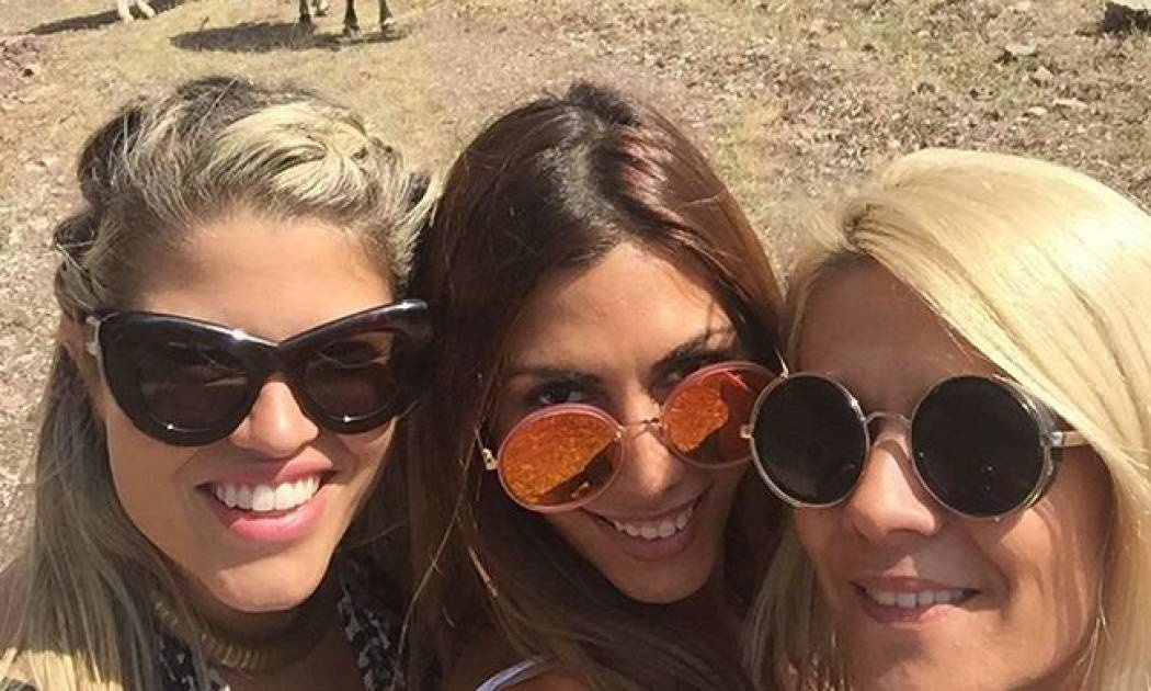 Ιωάννα Μπούκη: Με τις φίλες της στα Άγραφα