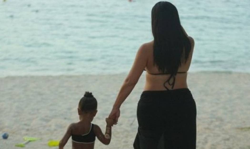 Η Kim & η μικρή North φόρεσαν τα μαγιό τους και μας χάρισαν τις πιο cute φωτογραφίες!