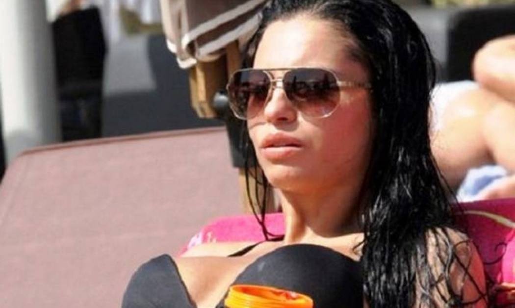 Το… καυτό μαγιό της Δήμητρας (photos)