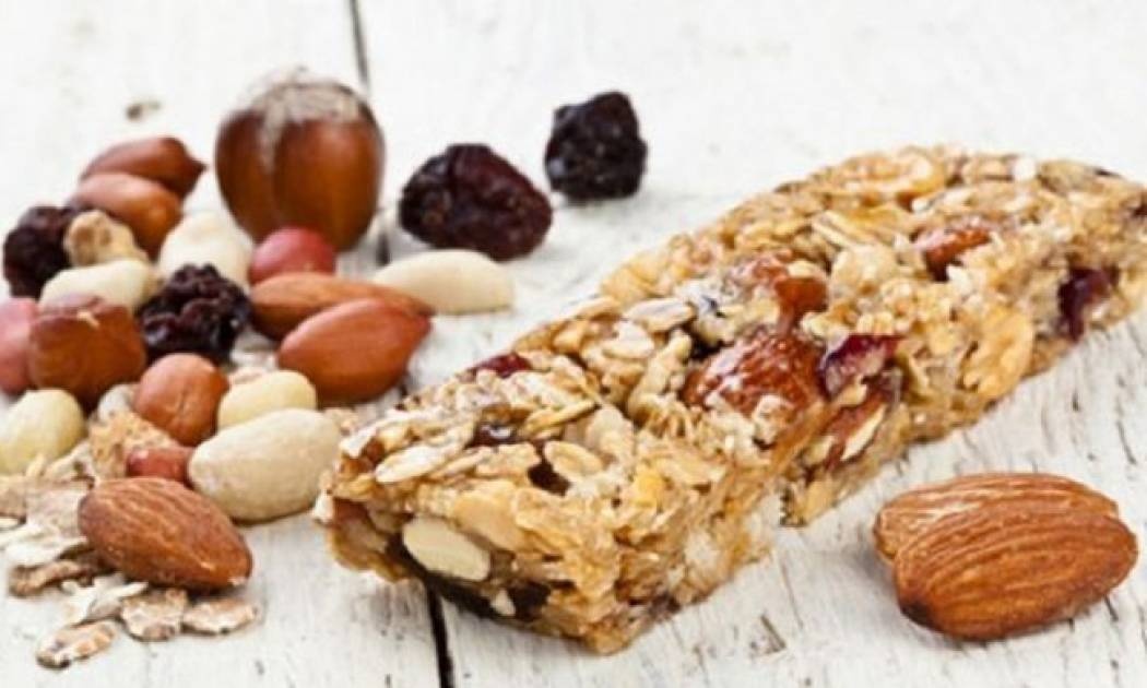 Υγιεινές μπάρες δημητριακών με 4 υλικά για το σχολείο!