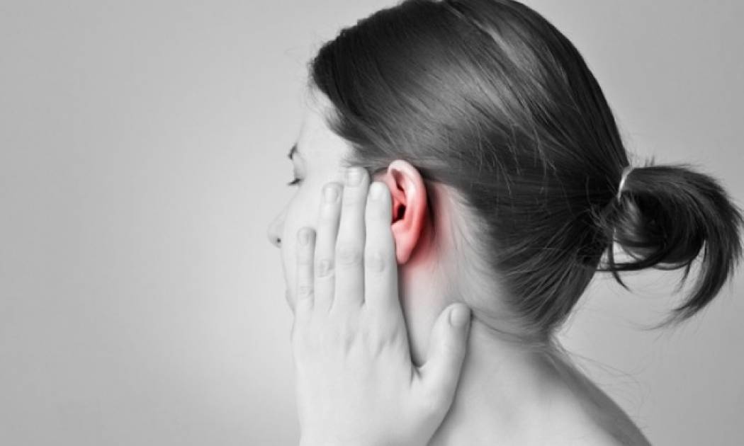 Κόκκινα αφτιά: Μάθετε τι φανερώνει το σύμπτωμα