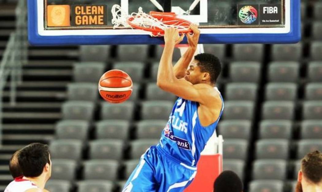 Η απάντηση του Αντετοκούνμπο στην... Χρυσή Αυγή! (video)