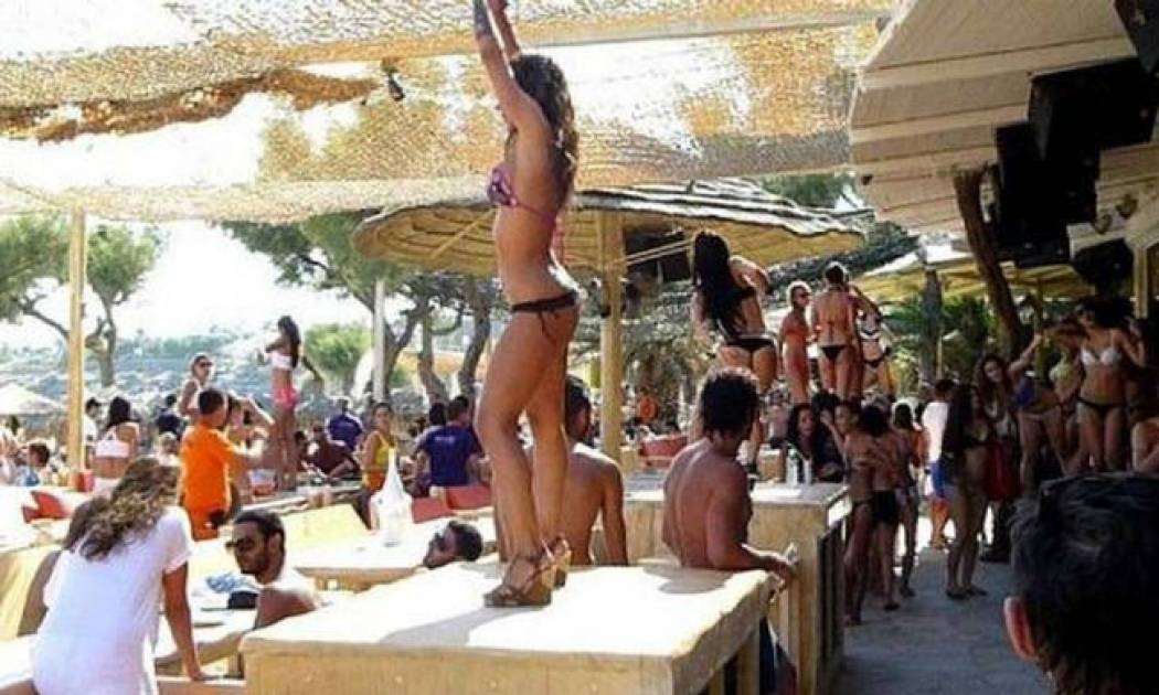 Και δεύτερος υπουργός στο σκάνδαλο της Μυκόνου με τα εκδιδόμενα μοντέλα