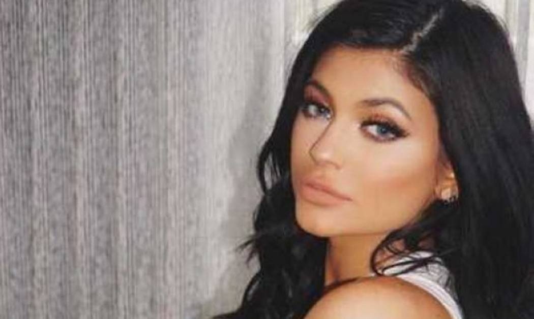 Μα τι κορμί είναι αυτό; Δείτε την Kylie Jenner με αθλητικό κολάν και μπουστάκι