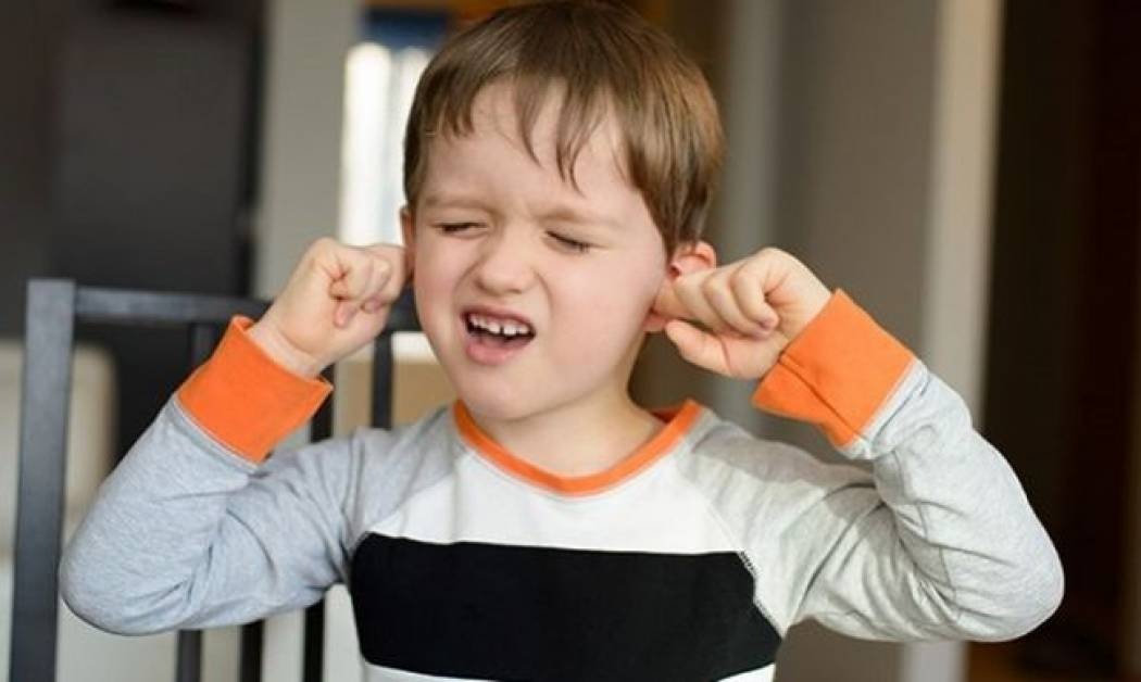 Σύνδρομο Tourette: Τι είναι και πώς μπορούν οι γονείς να το αναγνωρίσουν;