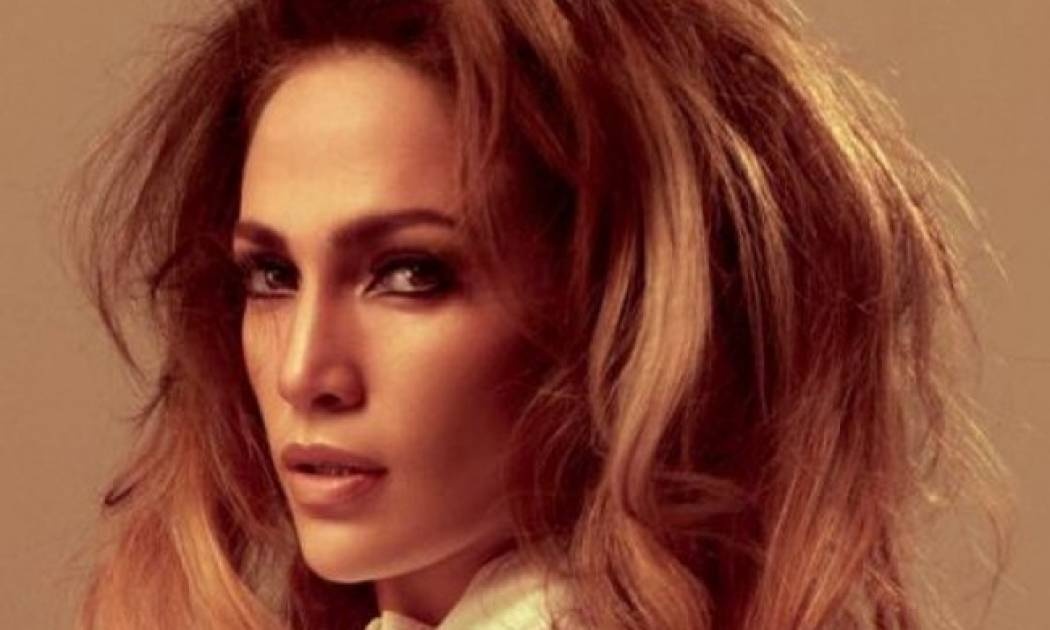 Μα πόσο σέξι; H τελευταία εμφάνιση της Jennifer Lopez «χτύπησε» κόκκινο