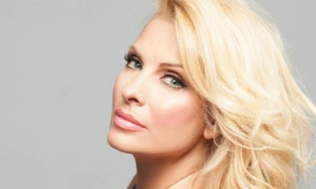 Instagram Alert: Δείτε το backstage από τη νέα φωτογράφιση της Ελένης Μενεγάκη