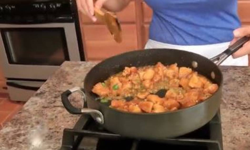 Κινέζικο κοτόπουλο με πορτοκάλι: Η συνταγή αυτή θα σας ξετρελάνει!