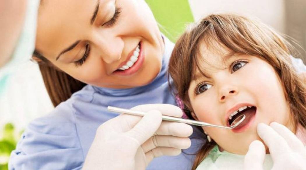 Πότε πρέπει να επισκεφτεί το παιδί σας παιδοδοντίατρο