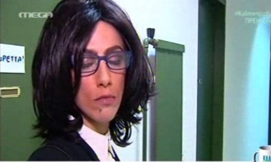 Κι όμως είναι η Ντορέττα Παπαδημητρίου και κάνει ρεπορτάζ!