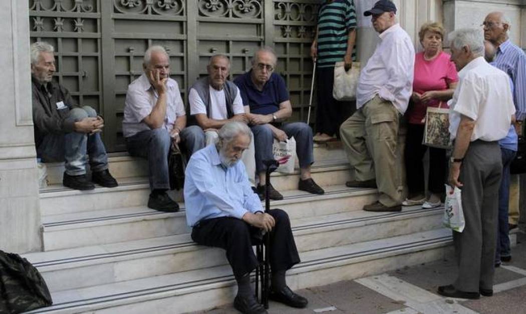 Νέο χτύπημα: Κατώτατη σύνταξη... τέλος!