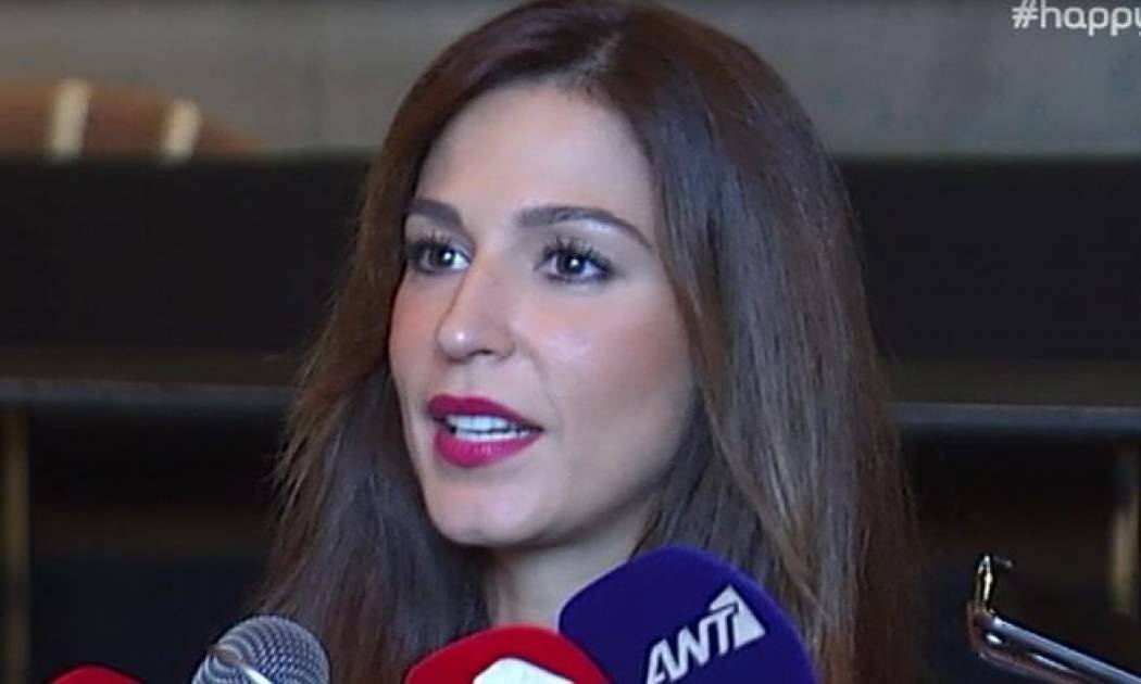 Το ατύχημα της Κατερίνας Παπουτσάκη - Έπεσε από τη σκηνή!