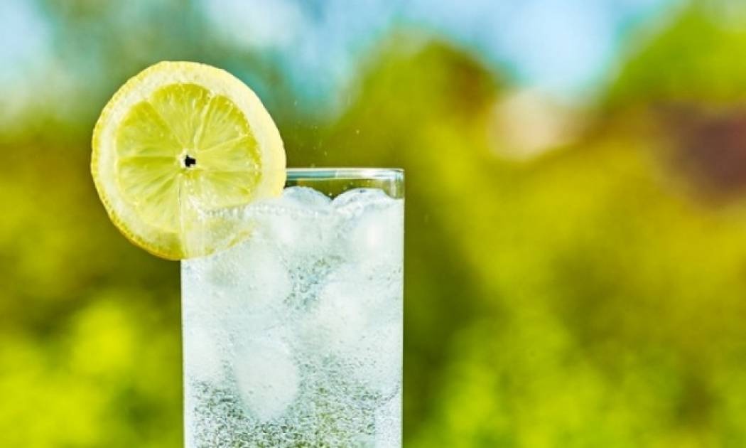 Ανθρακούχο νερό: Γιατί πρέπει να το αποφεύγετε