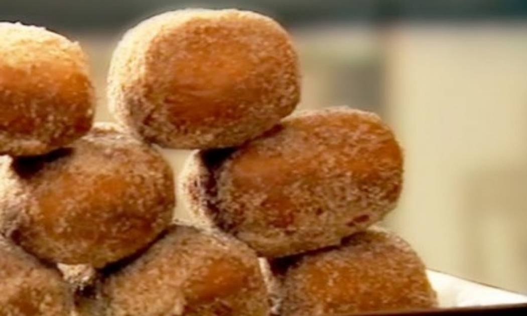 Βήμα-βήμα πώς θα φτιάξεις λαχταριστά σοκολατένια donuts!