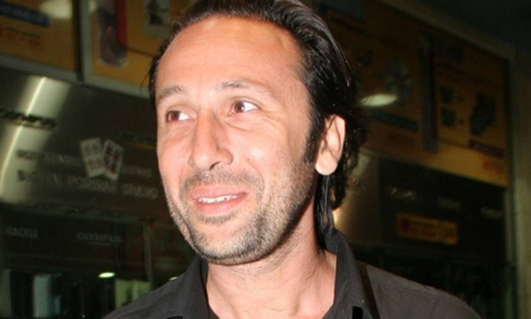 Ο Ρένος Χαραλαμπίδης επιμένει: «Ο άντρας πρέπει να παντρεύεται μετά τα 50»